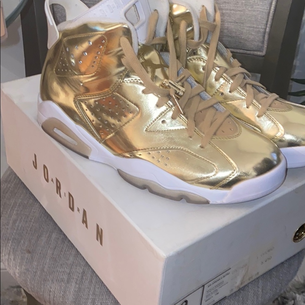 Air Jordan’s 6 retro -Metallic Gold/White